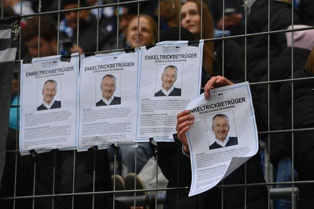 Hoffenheim fans, football fans, hang wanted posters of player consultant Roger WITTMANN on wanted posters, wanted poster, protest, grandchild fraudster Football 1 Bundesliga season 2025 2026, 10 matchday, matchday10 TSG 1899 Hoffenheim RB Leipzig 3 1 on 08 11 2025 PreZero ARENA