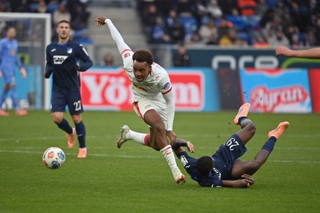 Assan QUEDRAOGO L , action,duel against Bazoumana TOURE 1899 Hoffenheim Football 1 Bundesliga Season 2025 2026, 10 Matchday, Matchday10 TSG 1899 Hoffenheim RB Leipzig 3 1 on 08 11 2025 PreZero ARENA