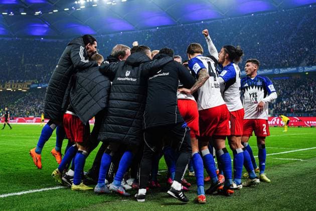 Goal celebration Hamburger SV after goal to 1 1 Ransford Yeboah Koenigsdoerffer Hamburger SV, 11 GER, Hamburger SV vs Borussia Dortmund, Football, 1 Bundesliga, Matchday 10, Season 2025 2026, 08 11 2025 DFL REGULATIONS PROHIBIT ANY USE OF PHOTOGRAPHS AS IMAGE SEQUENCES AND OR QUASI VIDEO GER, Hamburger SV vs Borussia Dortmund, Football, 1 Bundesliga, Matchday 10, Season 2025 2026, 08 11 2025 Hamburg Copyright: xEibner-Pressefoto MarcelxvonxFehrnx EP_MFN