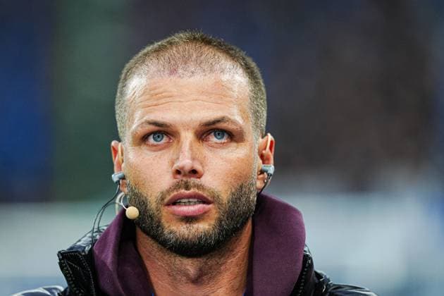 Dennis Diekmeier GER, Hamburger SV vs Borussia Dortmund, Football, 1 Bundesliga, Matchday 10, Season 2025 2026, 08 11 2025 DFL REGULATIONS PROHIBIT ANY USE OF PHOTOGRAPHS AS IMAGE SEQUENCES AND OR QUASI VIDEO GER, Hamburger SV vs Borussia Dortmund, Football, 1 Bundesliga, Matchday 10, Season 2025 2026, 08 11 2025 Hamburg Copyright: xEibner-Pressefoto MarcelxvonxFehrnx EP_MFN