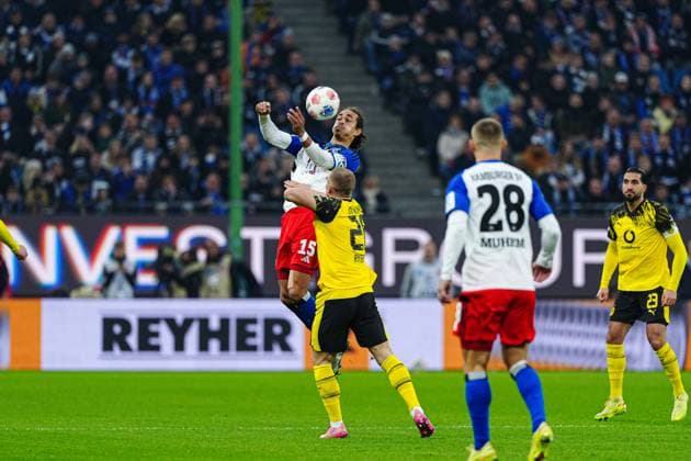 Yussuf Poulsen Hamburger SV, 15 , Julian Ryerson Borussia Dortmund, 26 GER, Hamburger SV vs Borussia Dortmund, Football, 1 Bundesliga, Matchday 10, Season 2025 2026, 08 11 2025 DFL REGULATIONS PROHIBIT ANY USE OF PHOTOGRAPHS AS IMAGE SEQUENCES AND OR QUASI VIDEO GER, Hamburger SV vs Borussia Dortmund, Football, 1 Bundesliga, Matchday 10, Season 2025 2026, 08 11 2025 Hamburg Copyright: xEibner-Pressefoto MarcelxvonxFehrnx EP_MFN