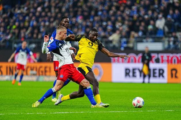 Miro Muheim Hamburger SV, 28 , Serhou Guiassy Borussia Dortmund, 09 GER, Hamburger SV vs Borussia Dortmund, Football, 1 Bundesliga, Matchday 10, Season 2025 2026, 08 11 2025 DFL REGULATIONS PROHIBIT ANY USE OF PHOTOGRAPHS AS IMAGE SEQUENCES AND OR QUASI VIDEO GER, Hamburger SV vs Borussia Dortmund, Football, 1 Bundesliga, Matchday 10, Season 2025 2026, 08 11 2025 Hamburg Copyright: xEibner-Pressefoto MarcelxvonxFehrnx EP_MFN
