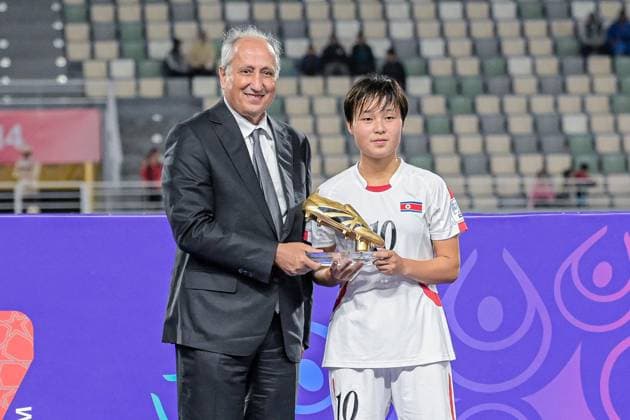 10 Yu Y. Jong Hyang (Forward) of Korea DPR U-17 receives the Golden Shoe Award the FIFA U17, U 17 Women s World Cup Morocco 2025, 1st - 2nd place match between Korea DOR and Netherlands in Rabat, Morocco, on November 8, 2025, at the Olympic Stadium  Copyright: xAndreaxAmato IPAxSportx xipa-agency.netx xx IPA_67718669 IPA_Agency_IPA67718669