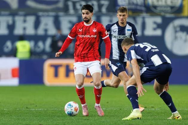 Semi Sahin 1 FC Kaiserslautern in duel with Michael Cuisance Hertha BSC Berlin and Paul Seguin Hertha BSC Berlin , 1 FC Kaiserslautern vs Hertha BSC Berlin, Soccer, 2 Bundesliga, Matchday 12, Season 2025 2026, 08 11 2025 1 FC Kaiserslautern vs Hertha BSC Berlin, Soccer, 2 Bundesliga, Matchday 12, Season 2025 2026, 08 11 2025 Copyright: xEibner-Pressefoto AlexanderxNeisx EP_ANS