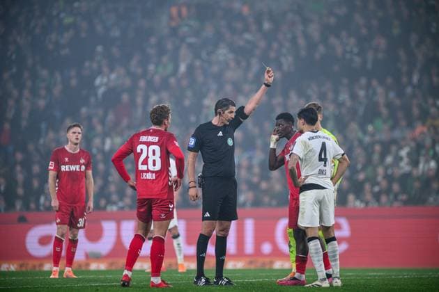 MOENCHENGLADBACH, GERMANY - 8 NOVEMBER, 2025: Deniz Aytekin, german association, football referee - The football match of Bundesliga Borussia Moenchengladbach vs 1. FC Koeln at Borussia Park.  Copyright: xVITALIIxKLIUIEVx