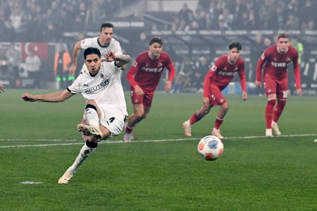 Kevin DIK MG scores from the penalty spot to make it 2 0, Borussia Moenchengladbach MG 1 FC Koeln K 3 1 Football 1 Bundesliga season 2025 2026, 10 Spieltag, Spieltag10, matchday10, am 08 11 2025, Borussia Park in Moenchengladbach Germany DFL regulations prohibit any use of photographs as image sequences and or quasi video ÃÂ