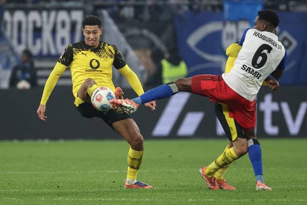1 Bundesliga Hamburger SV Borussia Dortmund on 08 11 2025 at Volksparkstadion in Hamburg Serhou Guirassy Dortmund 9 vs Albert Lokonga Hamburg 6 MH