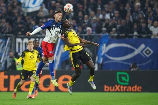 1 Bundesliga Hamburger SV Borussia Dortmund on 08 11 2025 at Volksparkstadion in Hamburg William Mikelbrencis Hamburg 2 in header duel with Serhou Guirassy Dortmund 9 MH