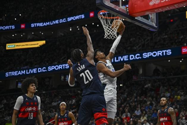 Dallas Mavericks vs Washington Wizards WASHINGTON DC, UNITED STATES - NOVEMBER 8 : Alex Sarr (20) of Washington Wizards in action against Maxx Christie (00) of Dallas Mavericks during the NBA, Basketball Herren, USA basketball game between Dallas Mavericks and Washington Wizards at the Capital One Arena on November 8, 2025 in Washington DC, United States. Celal Gunes Anadolu District of Columbia United States. Editorial use only. Please get in touch for any other usage.  Copyright: x2025xAnadoluxCelalxGunesx
