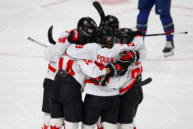 November 8th 2025: Team Canada players celebrate a goal in the second period in a game against Team USA. Team USA WomenÃ¢â‚¬â ¢s national team, Nationalteam hosted the Canadian WomenÃ¢â‚¬â ¢s National Team in a Canada USA Rivalry Series game at Key Bank Center in Buffalo, New York. ( CSM) - ZUMAc04_ 20251108_zma_c04_505 Copyright: xJonathanxTencax