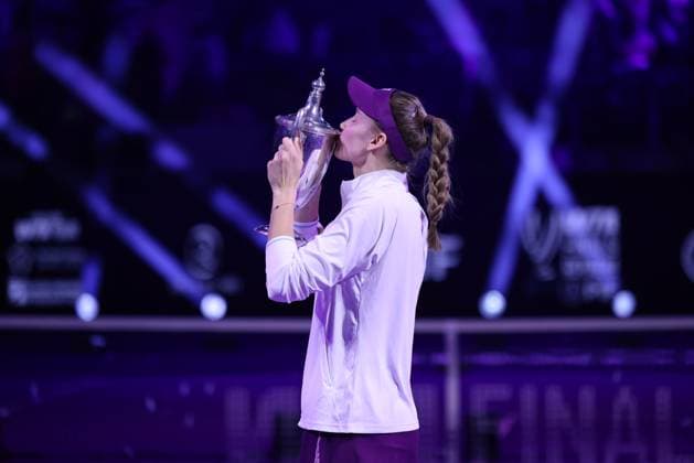 (251109) -- RIYADH, Nov. 9, 2025 -- Elena Rybakina of Kazakhstan kisses the trophy after winning the women s singles final match against Aryna Sabalenka of Belarus at the WTA, Tennis Damen Finals tennis tournament in Riyadh, Saudi Arabia, Nov. 8, 2025. ) (SP)SAUDI ARABIA-RIYADH-TENNIS-WTA FINALS-SINGLES FINAL WangxHaizhou 