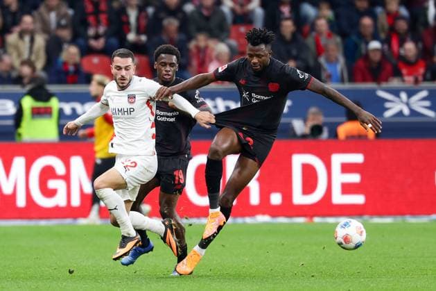 (251109) -- LEVERKUSEN, Nov. 9, 2025 -- Edmond Tapsoba (R) and Ernest Poku (C) of Bayer 04 Leverkusen vie with Arijon Ibrahimovic of 1. FC Heidenheim 1846 during the German first division of Bundesliga football match between Bayer 04 Leverkusen and 1. FC Heidenheim 1846 in Leverkusen, Germany, Nov. 8. 2025. (Photo by Xinhua) (SP)GERMANY-LEVERKUSEN-FOOTBALL-BUNDESLIGA-LEVERKUSEN VS HEIDENHEIM JoachimxBywaletz 