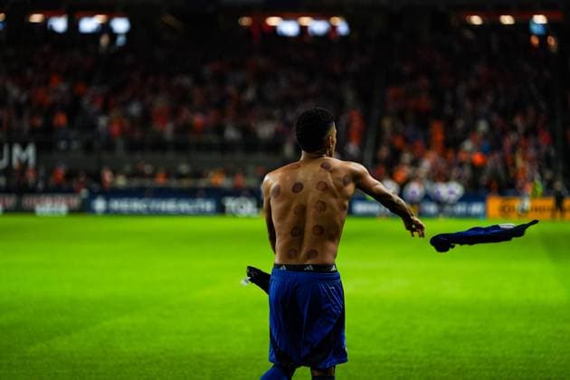 November 8, 2025, Cincinnati, Ohio, USA: FC Cincinnati forward Brenner (8) celebrates his game winning goal during an MLS, Fussball Herren, USA playoff game at TQL Cincinnati USA - ZUMAt168 20251108_zsp_t168_012 Copyright: xTrentxPattersonx