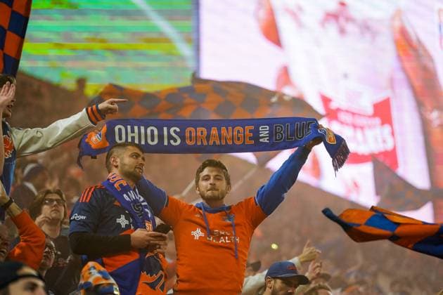 November 8, 2025, Cincinnati, Ohio, USA: FC Cincinnati fans celebrate after FC Cincinnati forward Brenner (8) scored the game winning goal during an MLS, Fussball Herren, USA playoff game at TQL Cincinnati USA - ZUMAt168 20251108_zsp_t168_013 Copyright: xTrentxPattersonx