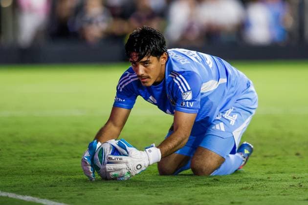 FT. LAUDERDALE, FL - NOVEMBER 08: Inter Miami goalkeeper Rocco Rios Novo (34) makes a save in the second half during a MLS, Fussball Herren, USA Cup Playoffs match between Inter Miami CF and Nashville SC at Chase Stadium on November 08, 2025 in Fort Lauderdale, Florida. (Photo by Chris Arjoon Icon Sportswire) SOCCER: NOV 08 MLS Cup Playoffs Inter Miami CF vs Nashville SC EDITORIAL USE ONLY Icon25110800126