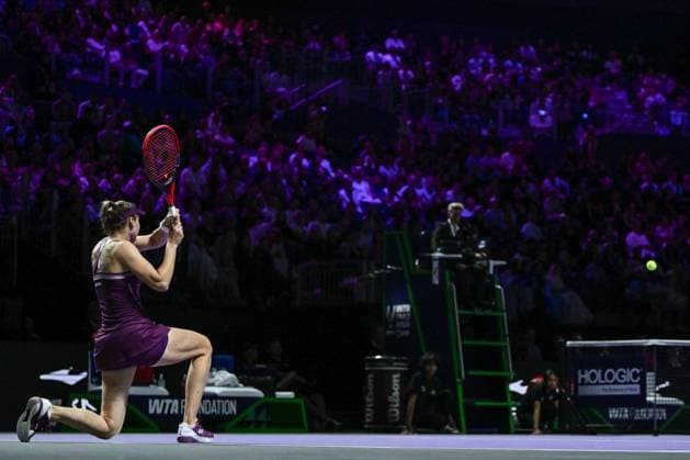 WTA, Tennis Damen Finals 2025 - Final Singles RIYADH, SAUDI ARABIA NOVEMBER 8, 2025: Elena Rybakina of Kazakhstan plays against Aryna Sabalenka of Belarus during the singles final of the 2025 WTA Finals, part of the Hologic WTA Tour, at King Saud University Indoor Arena in Riyadh, Saudi Arabia, on November 8, 2025. Riyadh Saudi Arabia  Copyright: xSTRx originalFilename:str-wtafinal251108_np4Yc.jpg