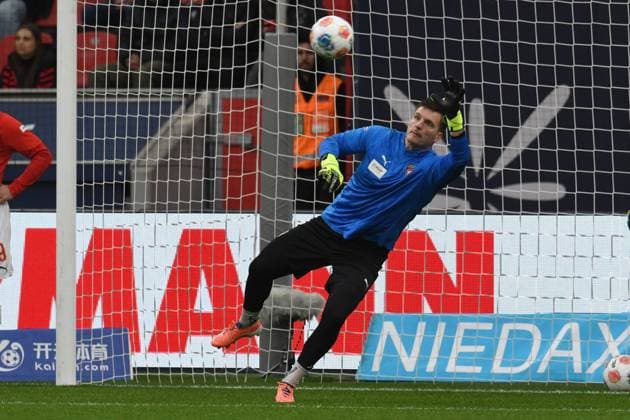 Goalkeeper Kevin Mueller 1 FC Heidenheim GER, Bayer 04 Leverkusen vs 1 FC Heidenheim, Football, Bundesliga, Matchday 10, Season 2025 2026, 08 11 2025 DFL REGULATIONS PROHIBIT ANY USE OF PHOTOGRAPHS AS IMAGE SEQUENCES AND OR QUASI VIDEO GER, Bayer 04 Leverkusen vs 1 FC Heidenheim, Football, Bundesliga, Matchday 10, Season 2025 2026, 08 11 2025 Leverkusen Copyright: xEibner-Pressefoto ThomasxThienelx EP_TTL
