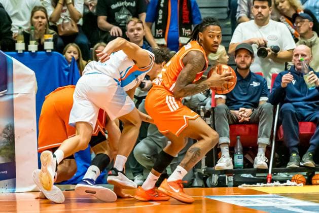 Jena, Germany 08 November 2025 1 BBL 2025 2026 Science City Jena vs Niners Chemnitz In the picture Copyright: xFotostandx xNachtigallx