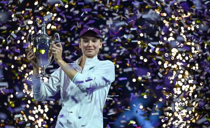 WTA, Tennis Damen Finals 2025 - Final Singles RIYADH, SAUDI ARABIA NOVEMBER 8, 2025: Elena Rybakina of Kazakhstan celebrates with the Billie Jean King Trophy after defeating Aryna Sabalenka in the singles final on Day 8 of the 2025 WTA Finals, part of the Hologic WTA Tour, at King Saud University Indoor Arena in Riyadh, Saudi Arabia. Riyadh Saudi Arabia  Copyright: xSTRx originalFilename:str-wtafinal251108_npgRo.jpg