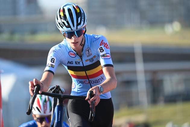2025 UEC Cyclo-Cross EC - Men Juniors MIDDELKERKE, BELGIUM - NOVEMBER 09 : Lejeune Giel (BEL) in action during the 2025 UEC Cyclo-Cross European Championships for Men Juniors on November 09, 2025 in Middelkerke, Belgium, 09 11 2025 Middelkerke Belgium  Copyright: xNicoxVereeckenx