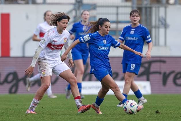 from left Rosa Rückert VfB Stuttgart, 11 and Genesis Castrellon SV Meppen, 17 in a duel, dynamic, action, action, game scene, THE DFB REGULATIONS PROHIBIT ANY USE OF PHOTOGRAPHS AS IMAGE SEQUENCES AND OR QUASI VIDEO , 09 11 2025, Meppen Germany , Football, 2 Womens Bundesliga, SV Meppen VfB Stuttgart xobx
