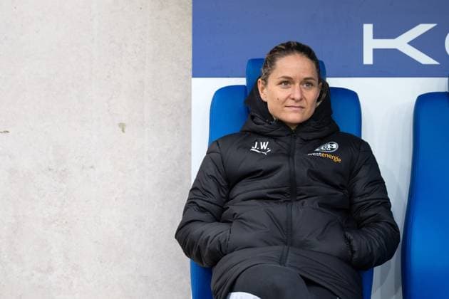 Google Pixel Womens Bundesliga 2025 26, 10 Matchday on 09 11 2025 FC Carl Zeiss Jena vs SGS Essen Coach Jessica Wissmann Essen sits on the bench, portrait ad hoc Arena at Ernst Abbe Sport