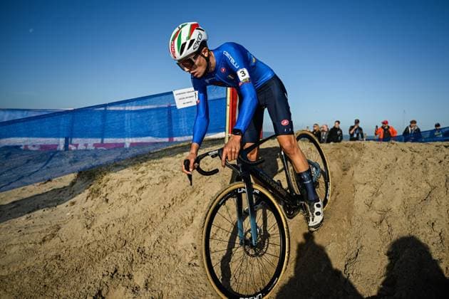 2025 UEC Cyclo-Cross EC - Men Juniors MIDDELKERKE, BELGIUM - NOVEMBER 09 : Pezzo Rosola Patrik (ITA) in action during the 2025 UEC Cyclo-Cross European Championships for Men Juniors on November 09, 2025 in Middelkerke, Belgium, 09 11 2025 Middelkerke Belgium  Copyright: xNicoxVereeckenx