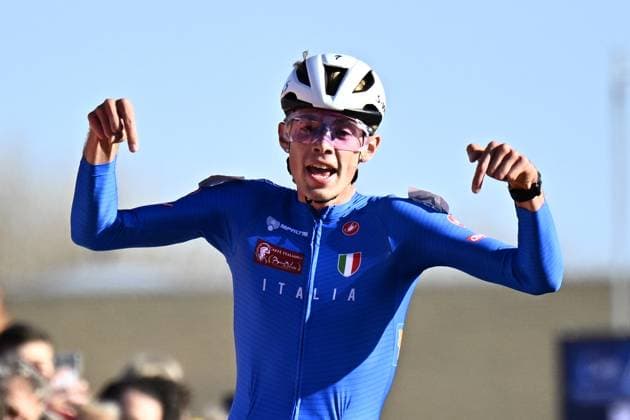 Italian Filippo Grigolini celebrates as he crosses the finish line to win the junior men race at the UEC Cyclocross European Championships, Sunday 09 November 2025, in Middelkerke. JASPERxJACOBS  x140391111x