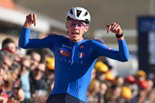 2025 UEC Cyclo-Cross EC - Men Juniors MIDDELKERKE, BELGIUM - NOVEMBER 09 : Grigolini Filippo (ITA) celebrating his victory during the 2025 UEC Cyclo-Cross European Championships for Men Juniors on November 09, 2025 in Middelkerke, Belgium, 09 11 2025 Middelkerke Belgium  Copyright: xNicoxVereeckenx