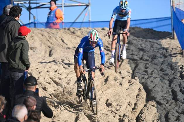 2025 UEC Cyclo-Cross EC - Men Juniors MIDDELKERKE, BELGIUM - NOVEMBER 09 : Pezzo Rosola Patrik (ITA) in action during the 2025 UEC Cyclo-Cross European Championships for Men Juniors on November 09, 2025 in Middelkerke, Belgium, 09 11 2025 Middelkerke Belgium  Copyright: xNicoxVereeckenx