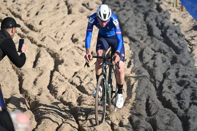 2025 UEC Cyclo-Cross EC - Men Juniors MIDDELKERKE, BELGIUM - NOVEMBER 09 : Grigolini Filippo (ITA) in action during the 2025 UEC Cyclo-Cross European Championships for Men Juniors on November 09, 2025 in Middelkerke, Belgium, 09 11 2025 Middelkerke Belgium  Copyright: xNicoxVereeckenx