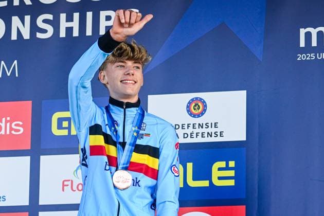 2025 UEC Cyclo-Cross EC - Men Juniors MIDDELKERKE, BELGIUM - NOVEMBER 09 : Lejeune Giel (BEL) on the podium third place during the 2025 UEC Cyclo-Cross European Championships for Men Juniors on November 09, 2025 in Middelkerke, Belgium, 09 11 2025 Middelkerke Belgium  Copyright: xNicoxVereeckenx
