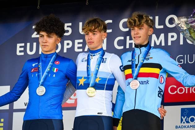 2025 UEC Cyclo-Cross EC - Men Juniors MIDDELKERKE, BELGIUM - NOVEMBER 09 : Lejeune Giel (BEL), Grigolini Filippo (ITA), Pezzo Rosola Patrik (ITA) on the podium during the 2025 UEC Cyclo-Cross European Championships for Men Juniors on November 09, 2025 in Middelkerke, Belgium, 09 11 2025 Middelkerke Belgium  Copyright: xNicoxVereeckenx