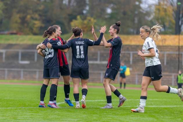 Mönchengladbach, Germany 09 November 2025 2 BL Women 2025 2026 Borussia Mönchengladbach vs FC Ingolstadt 04 In the picture from left goal scorer Annika Kömm Koemm FCI cheers with her teammates after her goal to 0 1 Grenzland Stadion Nordrhein Westfalen Copyright: xFotostandx xSchäferx