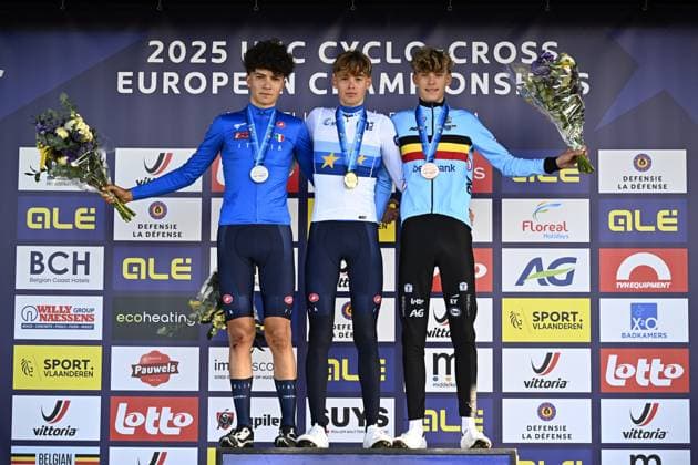 Italian Patrik Pezzo Rosola, Italian Filippo Grigolini and Belgian Giel Lejeune celebrate on the podium after the junior men race at the UEC Cyclocross European Championships, Sunday 09 November 2025, in Middelkerke. JASPERxJACOBS  x140393191x