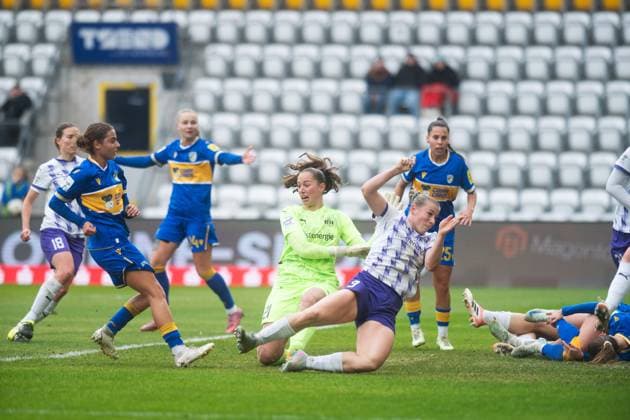 Google Pixel Womens Bundesliga 2025 26, 10 Matchday on 09 11 2025 FC Carl Zeiss Jena vs SGS Essen left Lisa Gora Jena scores the goal to 1 0 for Jena ad hoc Arena at Ernst Abbe Sport