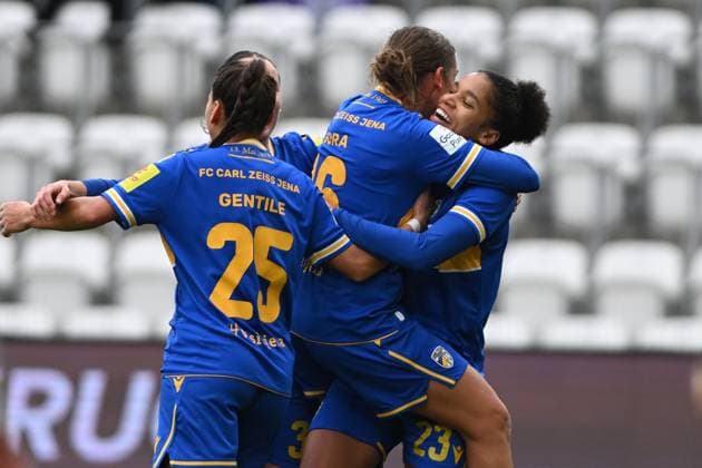 Josephine Bonsu 23 FC Carl Zeiss Jena celebrates success with teammates Players celebrate together Copyright: xSpeedshotx