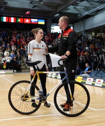 BAU 09 11 2025 Göppingen Artistic Cycling UCI Indoor Cycling World Championships 2025, Single Woman Qualification, national coach Dieter Maute GER comforts Veronika Koch GER after her free skate
