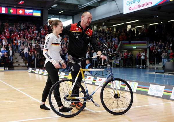 BAU 09 11 2025 Göppingen Artistic Cycling UCI Indoor Cycling World Championships 2025, Single Woman Qualification, f l Veronika Koch GER , national coach Dieter Maute GER