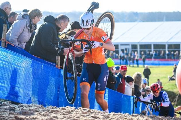 2025 UEC Cyclo-Cross EC - Women U23 MIDDELKERKE, BELGIUM - NOVEMBER 09 : Bentveld Leonie (NLD) in action during the 2025 UEC Cyclo-Cross European Championships for Women U23 on November 09, 2025 in Middelkerke, Belgium, 09 11 2025 Middelkerke Belgium  Copyright: xNicoxVereeckenx
