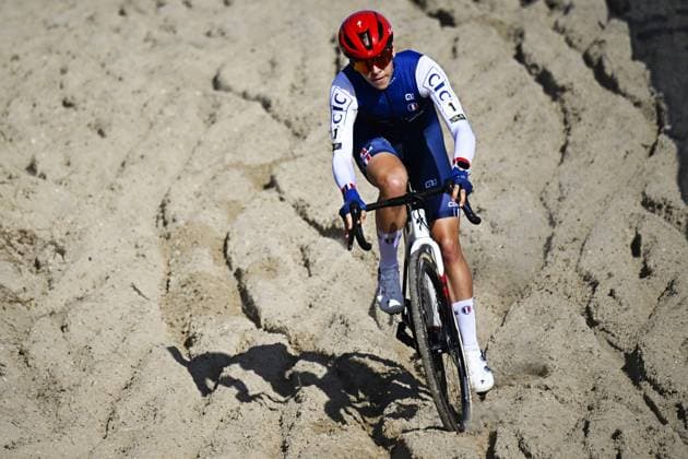 French Celia Gery pictured in action during the U23 women race at the UEC Cyclocross European Championships, Sunday 09 November 2025, in Middelkerke. JASPERxJACOBS  x140401253x