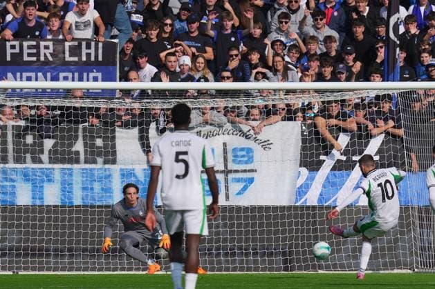 Sassuolo s Domenico Berardi scores goal 0-1 during the Serie A soccer match between Atalanta and Sassuolo at the New Balance Stadium in Bergamo , north Italy - Sunday , November 09 , 2025. - Soccer .  Copyright: xSpada LaPressex