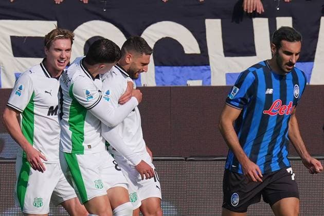Sassuolo s Domenico Berardi celebrates after scoring 0-1 during the Serie A soccer match between Atalanta and Sassuolo at the New Balance Stadium in Bergamo , north Italy - Sunday , November 09 , 2025. - Soccer .  Copyright: xSpada LaPressex