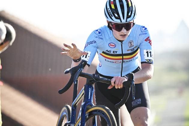 Belgian Ilken Seynave pictured in action during the U23 women race at the UEC Cyclocross European Championships, Sunday 09 November 2025, in Middelkerke. JASPERxJACOBS  x140402722x