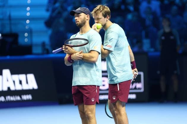 Granollers Zeballos vs Krawietz Puetz Kevin Krawietz of Germany speaks with Tim Puetz of Germany during the Round Robin doubles match between Marcel Granollers of Spain and Horacio Zeballos of Argentina against Kevin Krawietz of Germany and Tim Puetz of Germany on Day One of the Nitto ATP, Tennis Herren World Tour Finals. Turin Inalpi Arena Italy Copyright: xMarcoxCanonierox