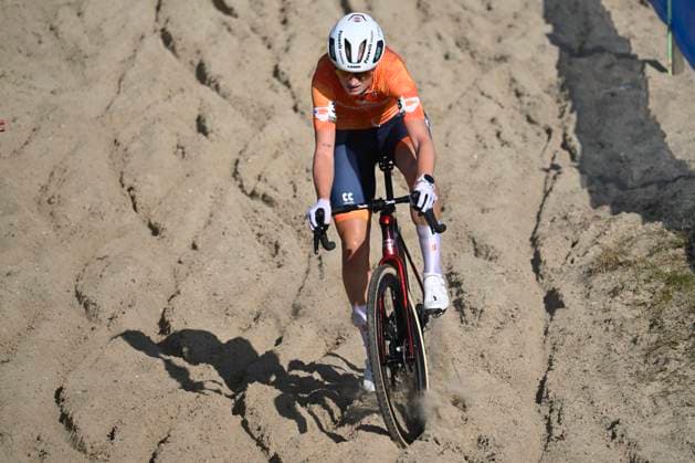 2025 UEC Cyclo-Cross EC - Women U23 MIDDELKERKE, BELGIUM - NOVEMBER 09 : Bentveld Leonie (NLD) in action during the 2025 UEC Cyclo-Cross European Championships for Women U23 on November 09, 2025 in Middelkerke, Belgium, 09 11 2025 Middelkerke Belgium  Copyright: xNicoxVereeckenx
