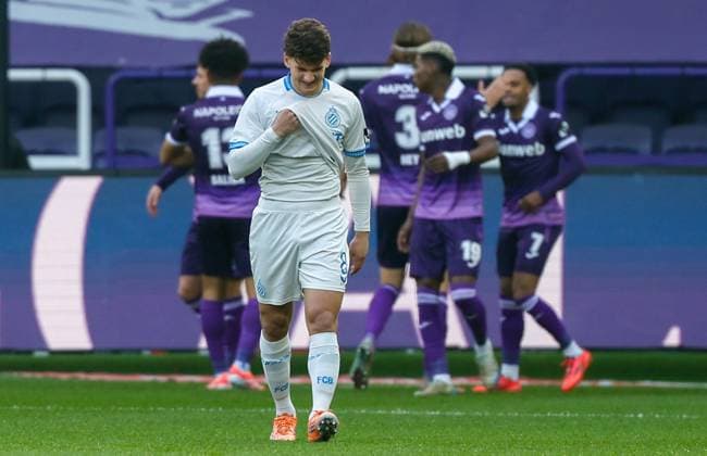 Club s Christos Tzolis looks dejected during a soccer match between RSC Anderlecht and Club Brugge, Sunday 09 November 2025 in Anderlecht, on day 14 of the 2025-2026 Jupiler Pro League first division of the Belgian championship. VIRGINIExLEFOUR  x140407102x