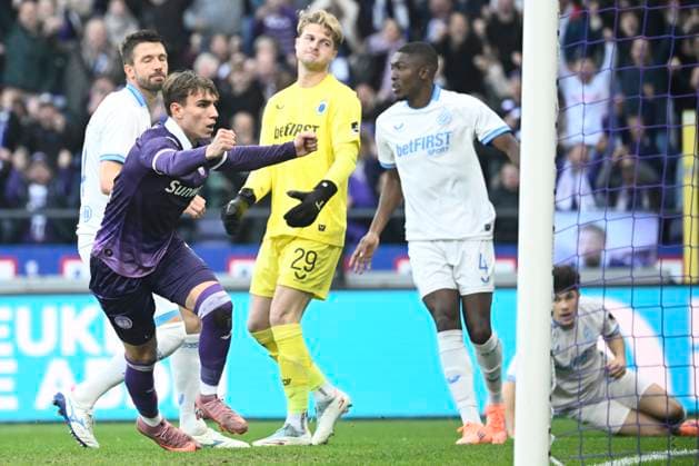 RSC Anderlecht v Club Brugge - Jupiler Pro League ANDERLECHT, BELGIUM - NOVEMBER 09 : Cvetkovic Mihajlo forward of RSC Anderlecht celebrates scoring a goal during the Jupiler Pro League match between RSC Anderlecht and Club Brugge on November 9, 2025 in Anderlecht, Belgium, 09 11 2025 Anderlecht Belgium  Copyright: xPeterxDexVoechtx