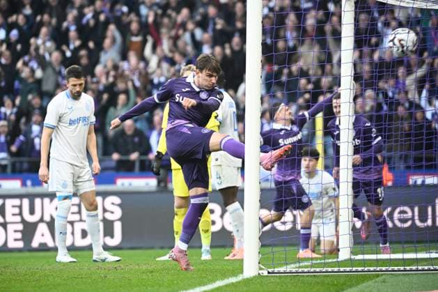 RSC Anderlecht v Club Brugge - Jupiler Pro League ANDERLECHT, BELGIUM - NOVEMBER 09 : Cvetkovic Mihajlo forward of RSC Anderlecht celebrates scoring a goal during the Jupiler Pro League match between RSC Anderlecht and Club Brugge on November 9, 2025 in Anderlecht, Belgium, 09 11 2025 Anderlecht Belgium  Copyright: xPeterxDexVoechtx