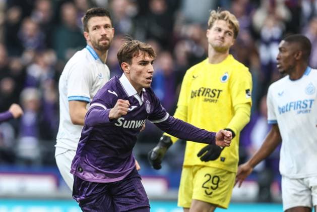Anderlecht s Mihajlo Cvetkovic celebrates during a soccer match between RSC Anderlecht and Club Brugge, Sunday 09 November 2025 in Anderlecht, on day 14 of the 2025-2026 Jupiler Pro League first division of the Belgian championship. BRUNOxFAHY  x140407649x